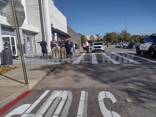 Police responding to ‘active aggressor’ at Park Plaza Mall in Little Rock