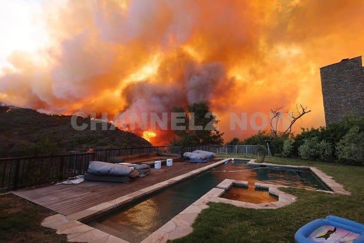 Massive Pacific Palisades fire in Los Angeles, California; over a dozen homes on fire.
"LAFD: Evacuate now. Evacuation order for Palisades Fire Fire for Pacific Palisades. All in that area must evacuate now. Gather people and pets and leave immediately. All others shelter in place."
“Firefighter down” reported by Los Angeles fire department amid pacific palisades wildfire