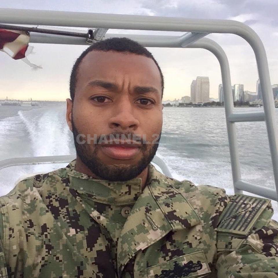 Authorities have identified the pilot involved in Thursday’s devastating Hudson River helicopter crash as 36-year-old Sean Johnson, a U.S. Navy SEAL veteran who had recently relocated to New York City to advance his aviation career.
Johnson was piloting a Bell 206L-4 LongRanger IV when it tragically went down near Jersey City, killing him and all five passengers—a family visiting from Spain.