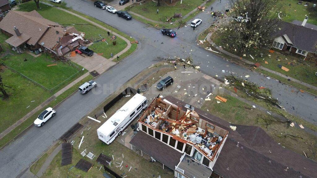 Severe weather conditions swept through parts of northeastern Oklahoma on Wednesday morning, with meteorologists closely monitoring what may have been a tornado that touched down along Highway 20 between Owasso and Claremore, specifically in the Keetonville Hill area.
Chief Meteorologists Travis Meyer and Alan Crone reported that at approximately 6:45 a.m., radar data indicated a possible tornado along Highway 20, where a significant amount of debris appeared to have been lifted into the air.
