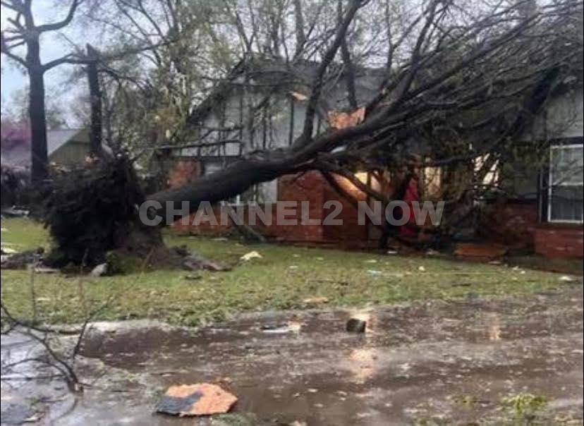 Severe weather conditions swept through parts of northeastern Oklahoma on Wednesday morning, with meteorologists closely monitoring what may have been a tornado that touched down along Highway 20 between Owasso and Claremore, specifically in the Keetonville Hill area.
Chief Meteorologists Travis Meyer and Alan Crone reported that at approximately 6:45 a.m., radar data indicated a possible tornado along Highway 20, where a significant amount of debris appeared to have been lifted into the air.