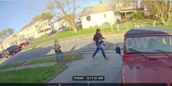 DUNDALK, MD – Authorities are responding to an active shooting situation in the 2500 block of Gray Manor Terrace, where a suspect armed with a rifle has opened fire on law enforcement officers.
According to initial reports, officers came under gunfire and have returned fire while calling for additional units and SWAT support.