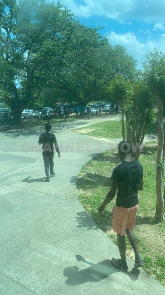 Jackson, Mississippi — Jim Hill High School, located at 2185 Coach Fred Harris Street, was placed on lockdown Monday following a shooting incident that occurred outside the school premises.
According to preliminary information, an altercation reportedly took place inside the school's restroom, where a student was assaulted.
Shortly afterward, gunfire erupted outside the building, with witnesses reporting that approximately eight rounds were fired.
One individual has been taken into custody in connection with the shooting.
